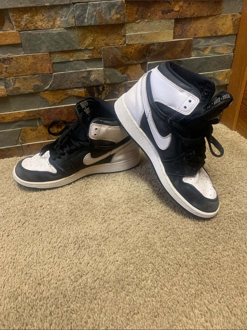 Nike panda dunks 6y  Black and White Mid-Top Sneakers